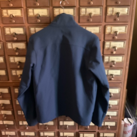 REI - Picture 2 of 3